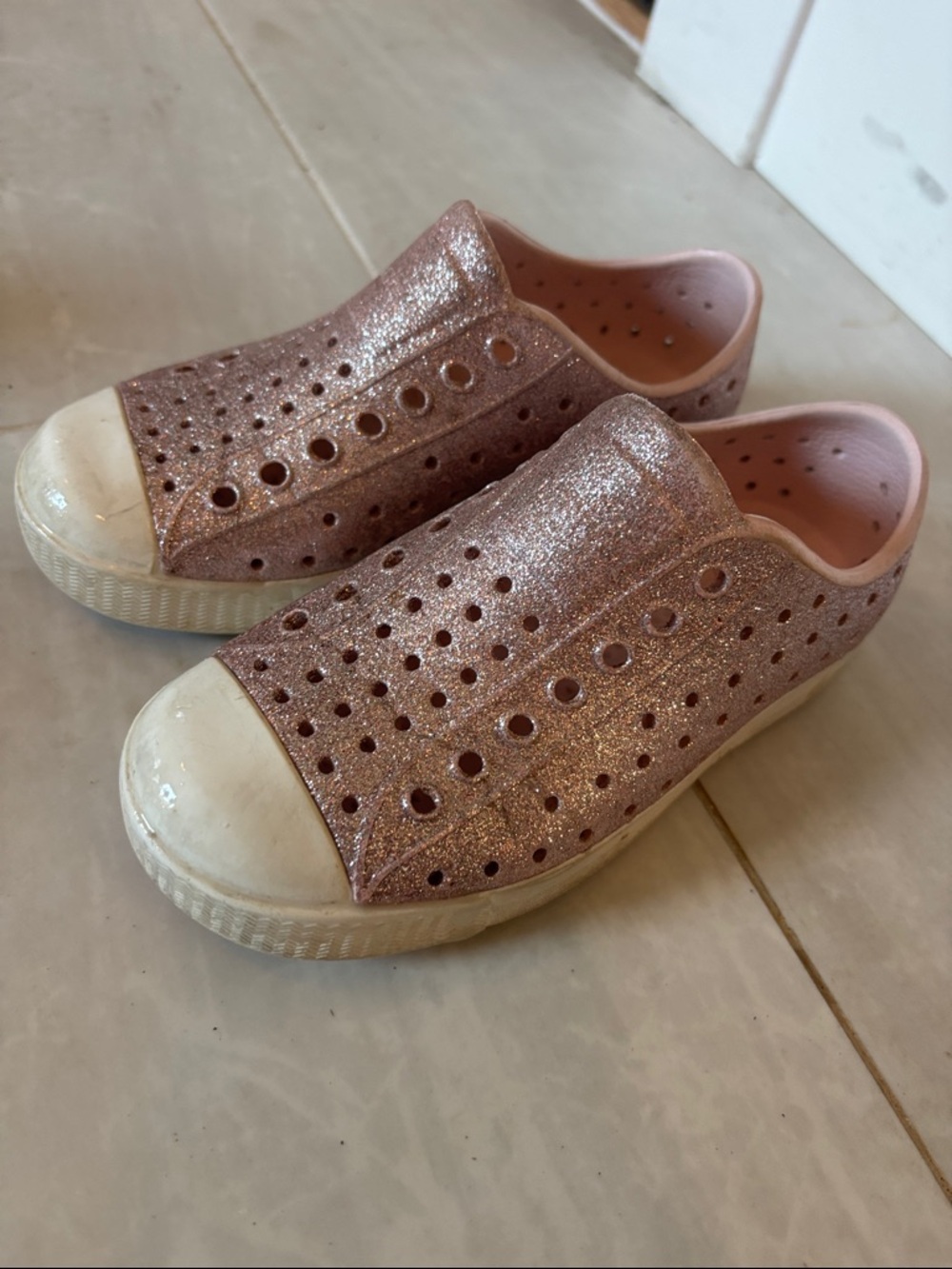 Native Shoes Kids Glitter Slip-On Sneakers - Rose Gold